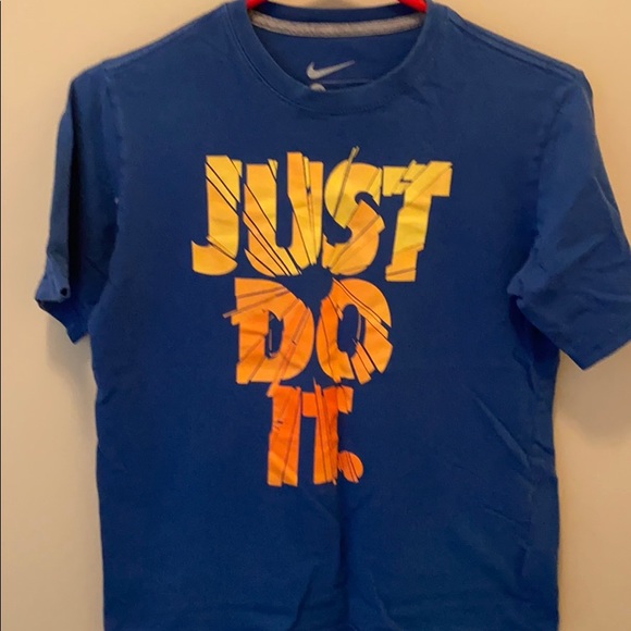Nike T-Shirt - Picture 1 of 3